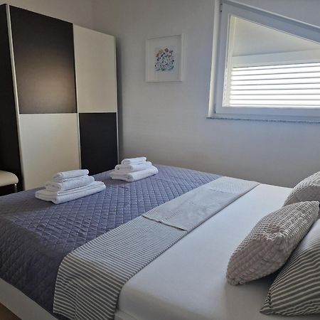 Adria Apartmani Karlobag Exterior foto