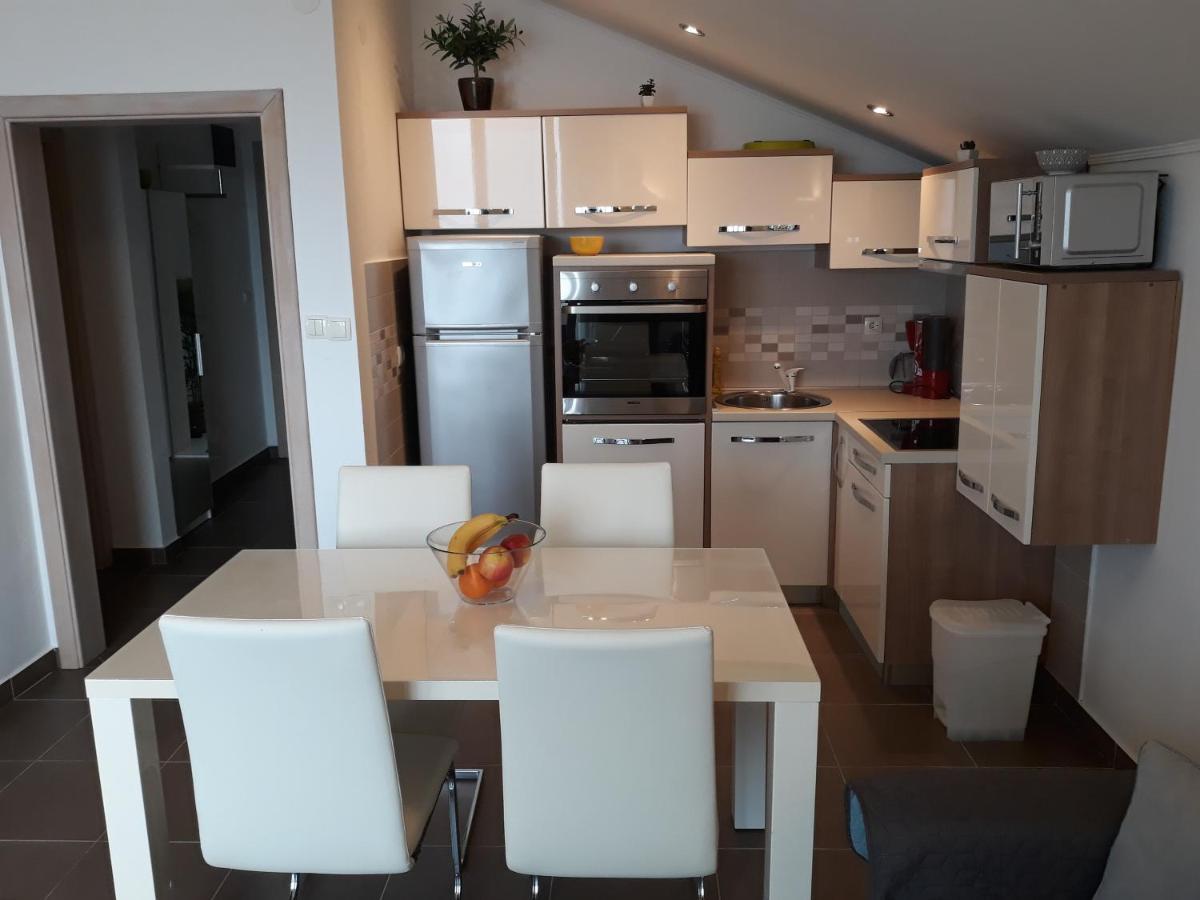 Adria Apartmani Karlobag Exterior foto