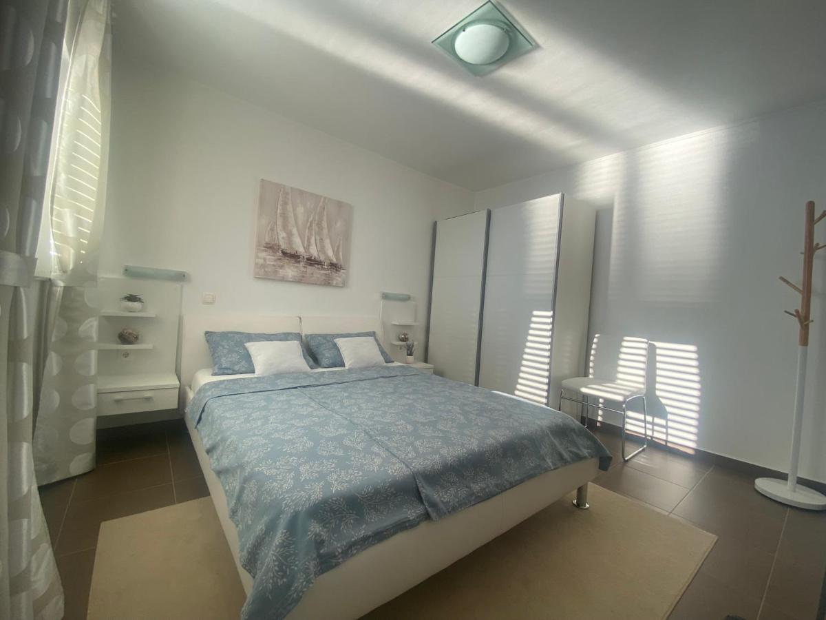 Adria Apartmani Karlobag Exterior foto