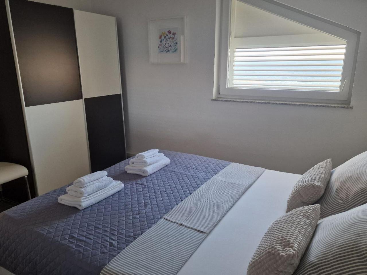 Adria Apartmani Karlobag Exterior foto