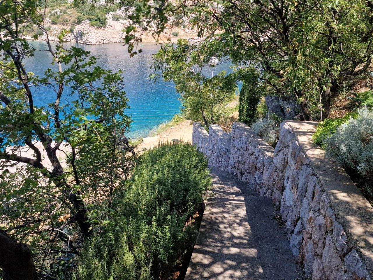 Adria Apartmani Karlobag Exterior foto
